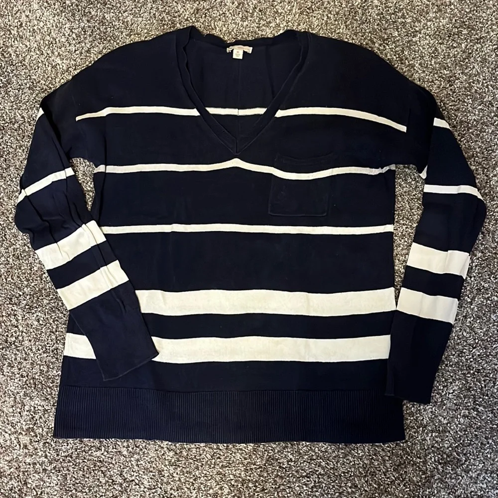 Gap women’s XS navy white v-neck striped sweater